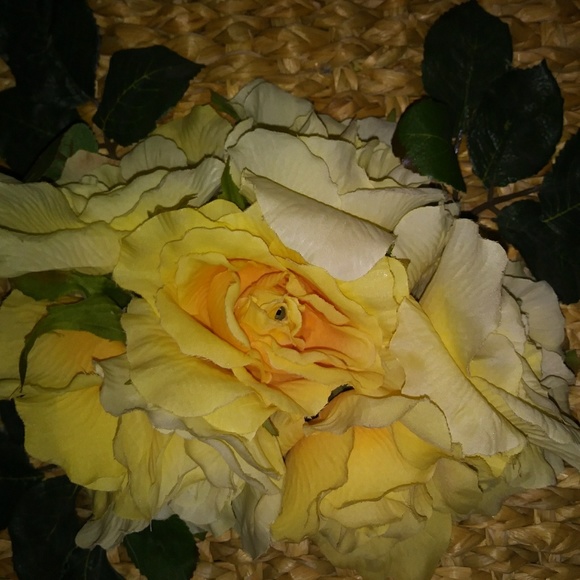 Nice square straw bag. - Picture 2 of 6